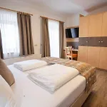 Hotel Samerhof - Badestrand Inklusive מלון טרופולאך